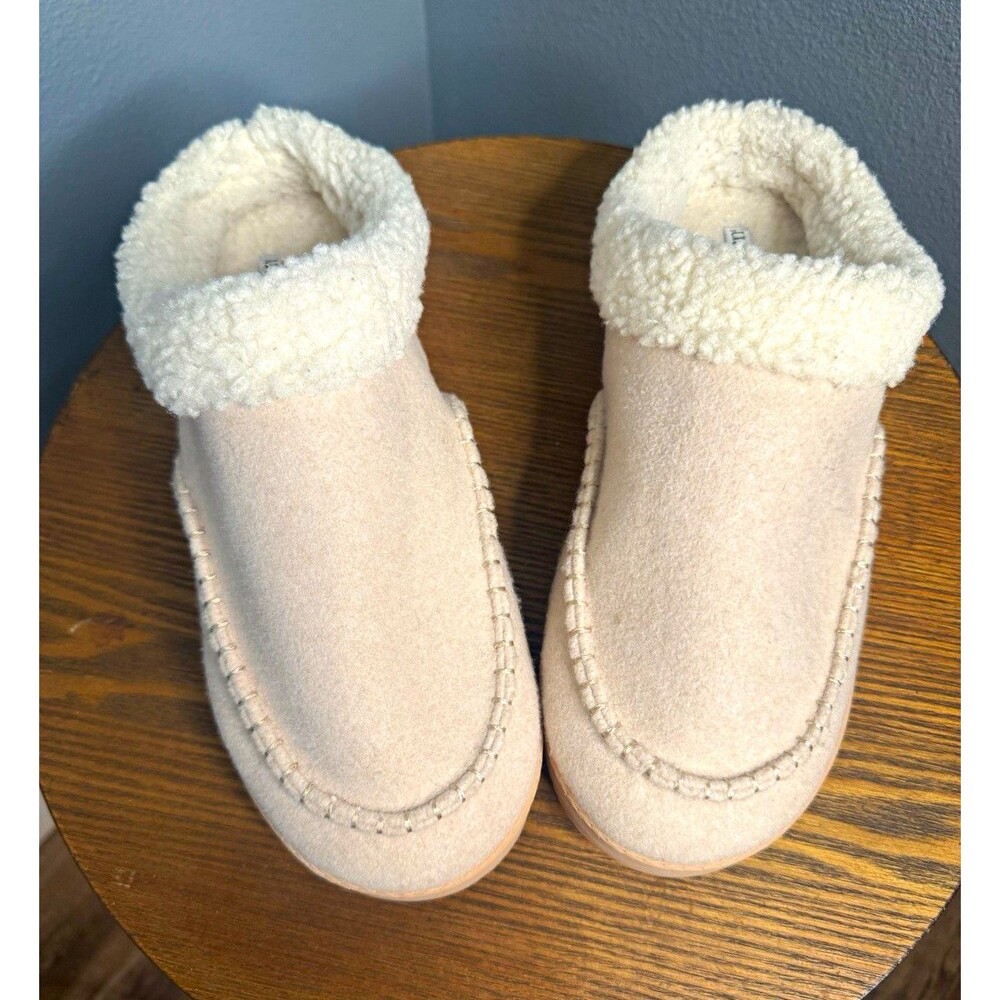 Born Womens XL 11-12 Beige Sherpa Lined Slippers Indoor Outdoor Sole